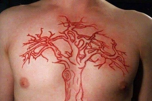 Randų raudonos tatuiruotės dizainas