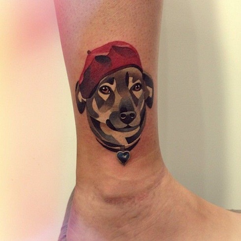 Specialus raudonos tatuiruotės dizainas