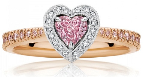 Širdies formos rožiniai deimantiniai žiedai