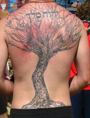 Medžio struktūros hebrajų tatuiruotė
