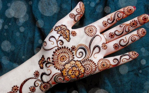 İkisi Bir Arada Karwa Chauth Mehndi Tasarım