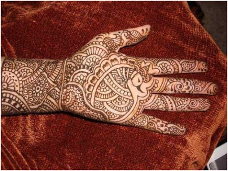 Karva Chauth İçin Karmaşık Mehendi Tasarımları