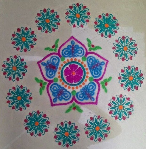 Yeni Yıl 2021 için Çiçekli Rangoli