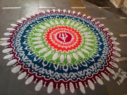 Renkli Yeni Yıl Rangoli 2021