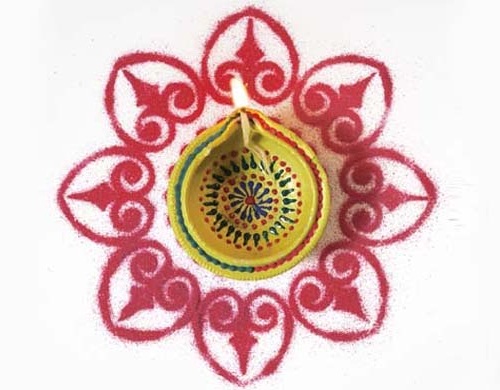 Hindu Rangoli Tasarımları - Kırmızı ve Beyaz Rangoli Tasarımı