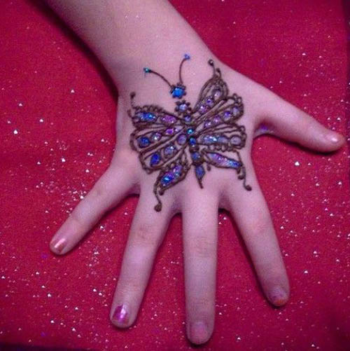 „Butterfly Glitter Mehndi“ dizainas