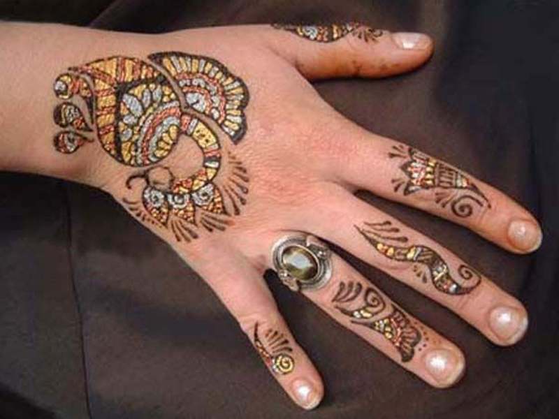 „Glitter Mehndi“ dizainas su nuotraukomis