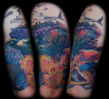 Spalvinga jūros atsitiktinio pasaulio tatuiruotė