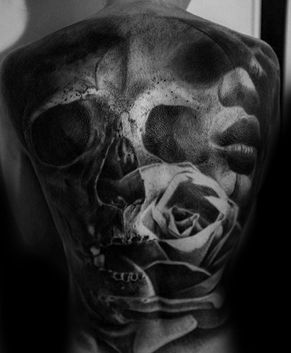 Mirties ir demono siurrealizmo tatuiruotė
