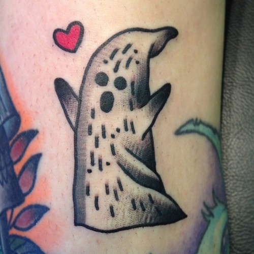 Įspūdingas mažos vaiduoklio tatuiruotės dizainas