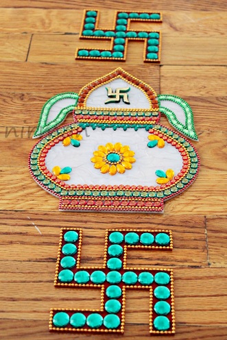 Akrilo Kalash Rangoli dizainas