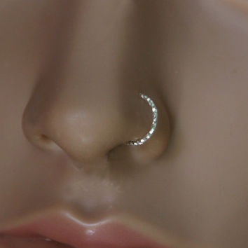 Grynas sidabrinis plonas nosies žiedas