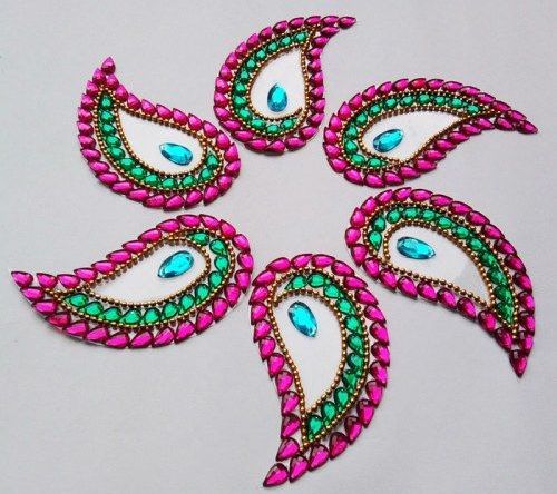 Pujalar için Hint Rangoli Tasarımı