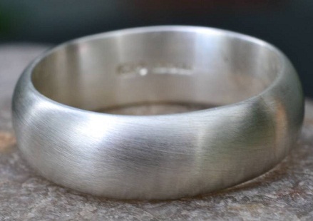 Paprastas rankų darbo sidabrinis vestuvinis žiedas