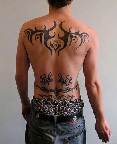 Apatinės nugaros genties tatuiruotė