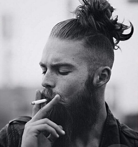 „Man Bun Hipster“ šukuosena