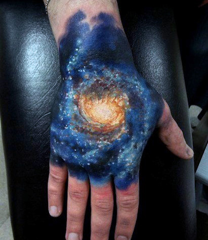 Rankinė „Galaxy“ tatuiruotė