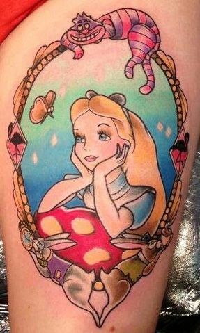 Alisos stebuklų šalyje „Disney“ tatuiruočių modelis