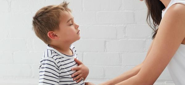 Άσκηση Mindfulness για παιδιά που ακούνε τον καρδιακό παλμό