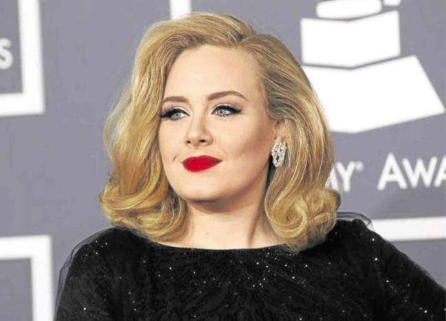 Η βρετανική επιτυχημένη τραγουδίστρια Adele χωρίζει από τον σύζυγό της Simon Konecki