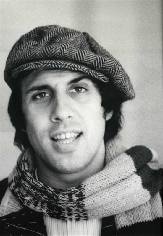 Ο Adriano Celentano φωτογραφίζει ασπρόμαυρη φωτογραφία 1938