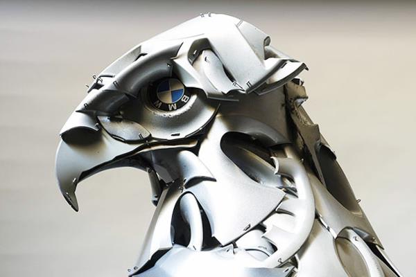 BMW hubcaps σε φιγούρες ζώων αρπακτικά πουλιά