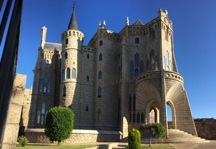 Επισκοπικό παλάτι Antoni Gaudi στο Astorga σε νεογοτθικό στιλ