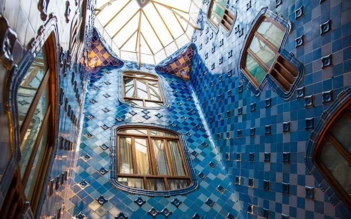 Ο Antoni Gaudi Casa Batllo χτίστηκε στο στυλ του Καταλανικού Μοντερνισμού