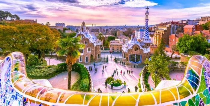 Το πάρκο Antoni Gaudi Güell ανέθεσε στις εργασίες σήμερα ένα σημαντικό αξιοθέατο στη Βαρκελώνη