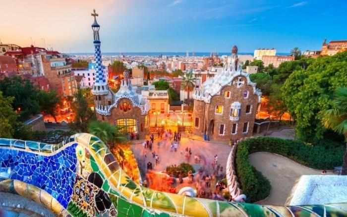Το πάρκο Antoni Gaudi Güell, το δεύτερο μεγαλύτερο αξιοθέατο στη Βαρκελώνη, επισκέπτεται 3 εκατομμύρια τουρίστες κάθε χρόνο