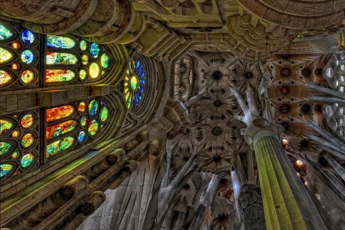 Antoni Gaudi Sagrada Familia από το εσωτερικό του τρούλου