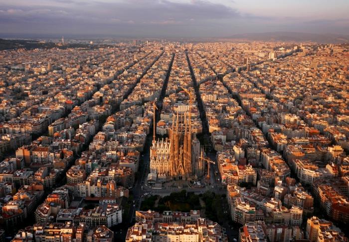 Antoni Gaudi Sagrada Familia από εσωτερική φωτογραφία drone