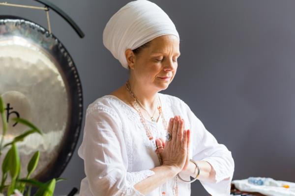 Υδροχόος Sadhana Kundalini Yoga Morning Saghana Tradition