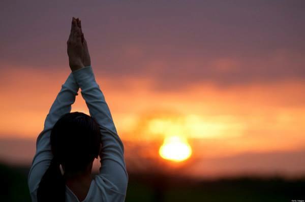 Υδροχόος Sadhana Kundalini Yoga Morning Saghana καλωσορίζοντας τον ήλιο