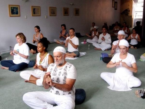 Υδροχόος Sadhana Kundalini Yoga Common Morning Saghana
