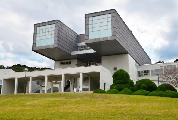 Μουσείο τέχνης Arata Isozaki Pritzker Architecture Prize 2019 στην ιαπωνική πόλη Kitakyushu 1974