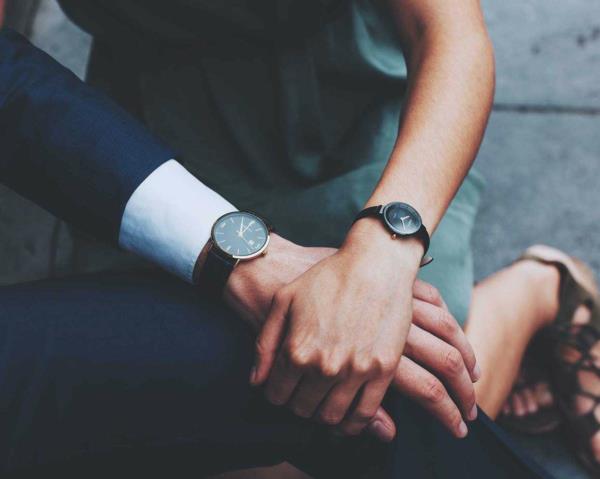 Τα ρολόγια χειρός ωφελούν ρολόγια χειρός για ζευγάρια
