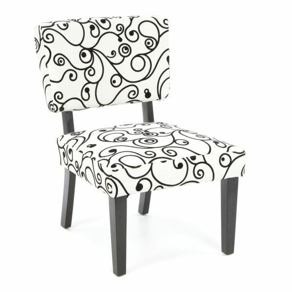 Ελκυστικές πολυθρόνες και καλύμματα καρέκλας σε ασπρόμαυρα κλασικά διακοσμητικά μοτίβα