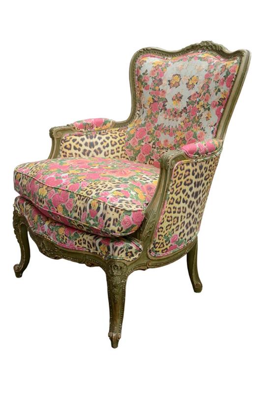 Ελκυστική πολυθρόνα και καρέκλα καλύπτει λουλούδια ζωικών σχεδίων