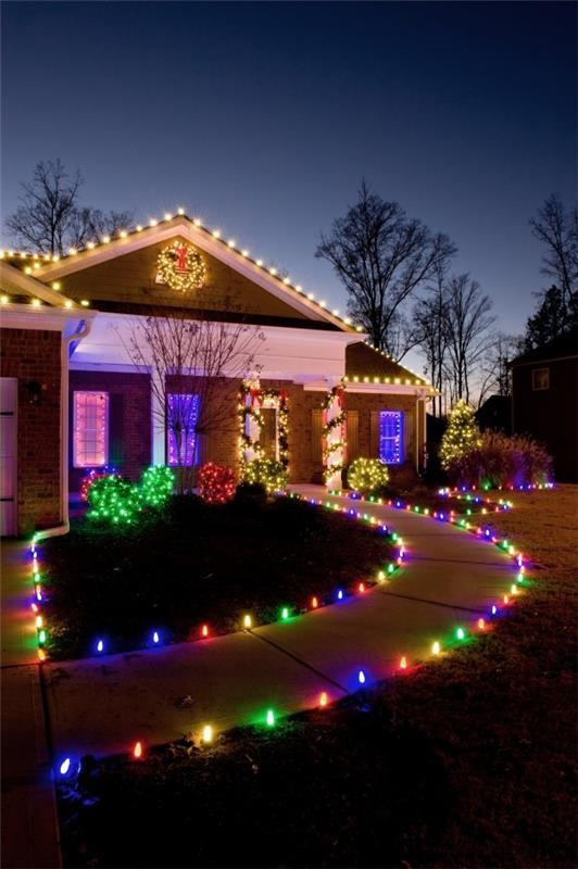 Επισυνάψτε εξωτερικό φωτισμό για τα Χριστούγεννα - 30 εορταστικές ιδέες και συμβουλές για τη διακόσμηση των πεζοδρομίων με πολύχρωμα LED