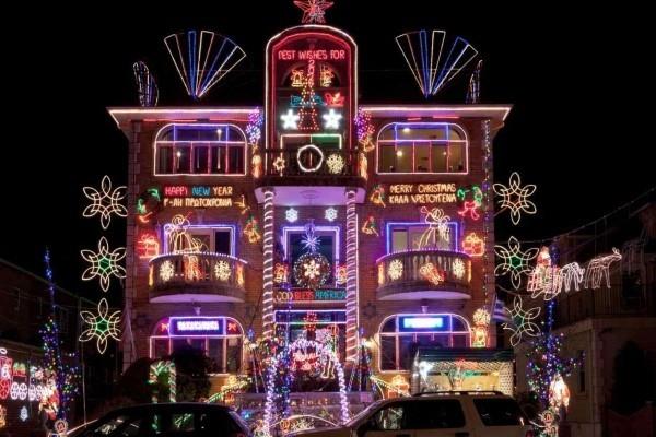Επισυνάψτε εξωτερικό φωτισμό για τα Χριστούγεννα - 30 εορταστικές ιδέες και συμβουλές πολυώροφων κτιρίων με πολλά φώτα