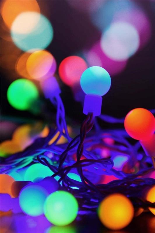 Επισυνάψτε εξωτερικό φωτισμό για τα Χριστούγεννα - 30 εορταστικές ιδέες και συμβουλές νεραϊδόφωτα με μεγάλα φώτα