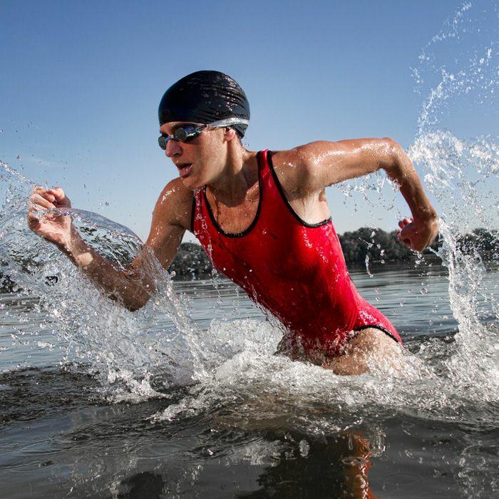 Προπόνηση αντοχής αθλητική κολύμβηση και τρέξιμο