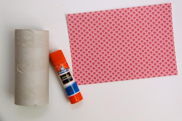 Φτιάξτε μόνοι σας ασυνήθιστα ημερολόγια έλευσης - ιδέες και οδηγίες για χρωματιστό χαρτί σε ρολά τουαλέτας
