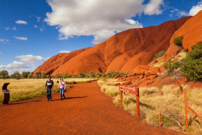 Αυστραλία 7 αξιοθέατα κόκκινου βράχου στο εθνικό πάρκο Uluru-Kata Tjata