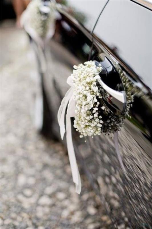 Γαμήλια κοσμήματα αυτοκινήτων στα ελαστικά