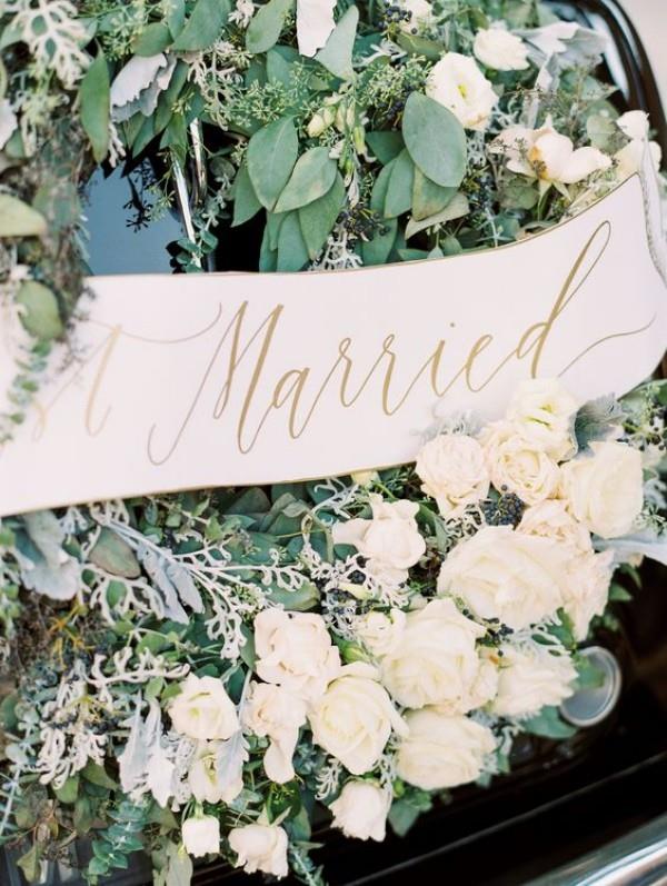 Γαμήλια κοσμήματα αυτοκινήτων - πράσινα λευκά λουλούδια