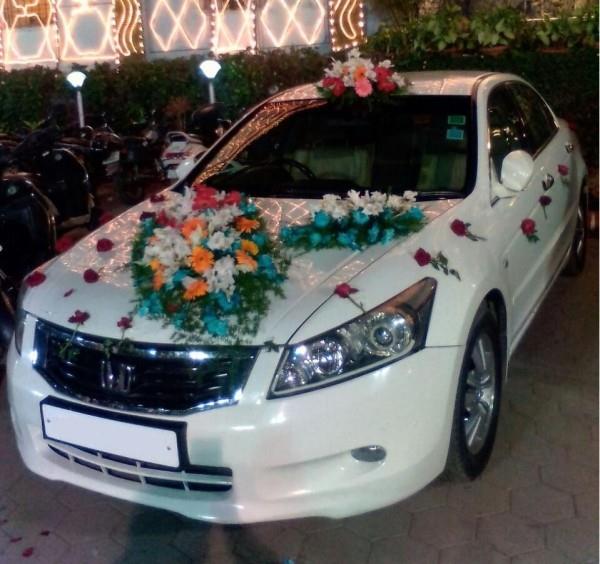 Γαμήλια κοσμήματα αυτοκινήτων - πολλά διαφορετικά λουλούδια