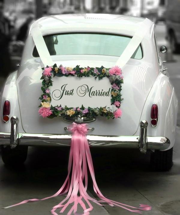 Κοσμήματα αυτοκινήτου γάμου - υπέροχες ροζ κορδέλες