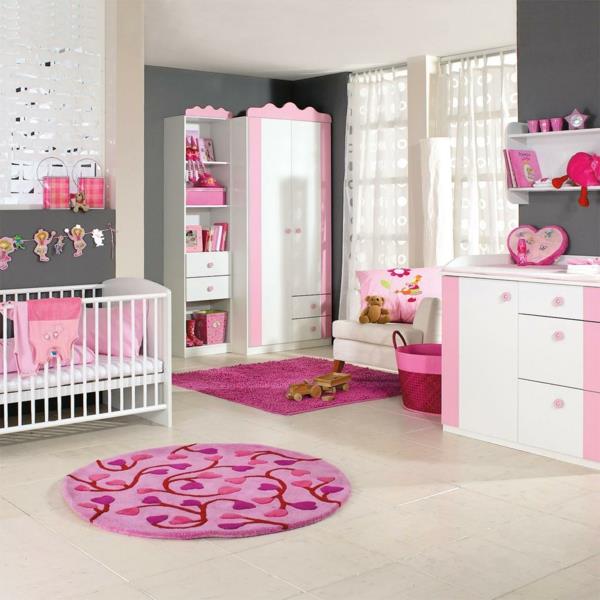 Ιδέες διακόσμησης βρεφικού δωματίου γύρω από ροζ χαλί